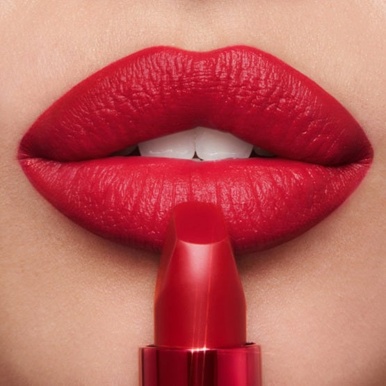 CHARLOTTE TILBURY – Matte Revolution Lipstick - Hollywood Vixen