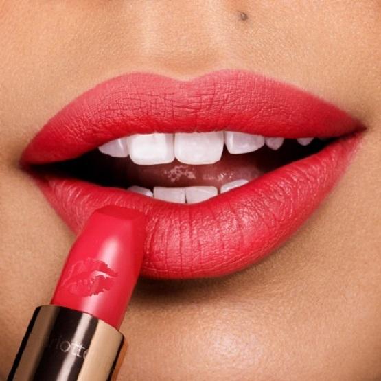 CHARLOTTE TILBURY – Matte Revolution Hot Lips Lipstick - Miranda May