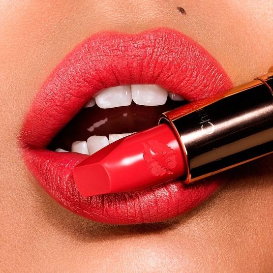 CHARLOTTE TILBURY Hot Lips Lipstick Hot Emily In Pakistan 