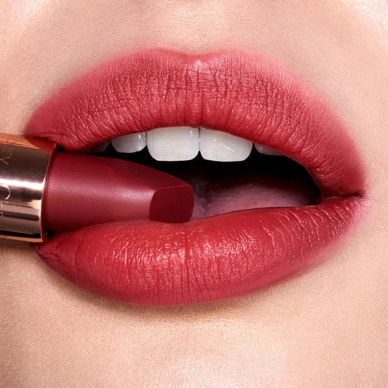 CHARLOTTE TILBURY - Matte Revolution Lipstick - Walk of No Shame